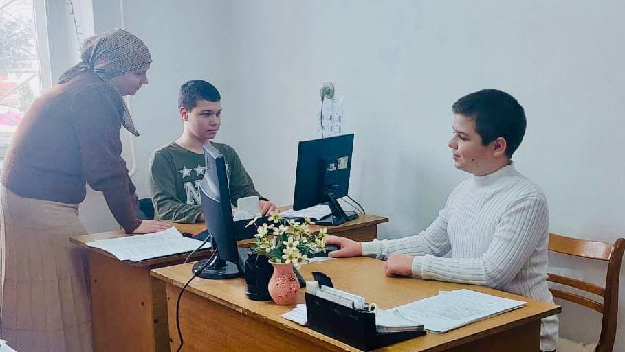 Занятия по компьютерной грамотности для подопечных детей