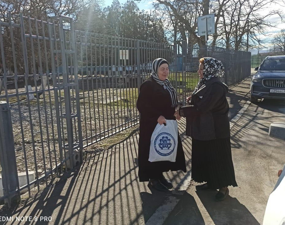 В праздничные дни Территориальный Комплексный Центр по городу Хасавюрт и Хасавюртовскому району продолжает проводить благотворительную акцию для семей погибших участников СВО.