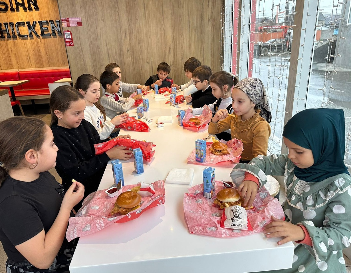 Поход в кафе “Crispy”.