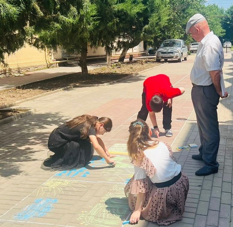 Конкурс рисунков на асфальте