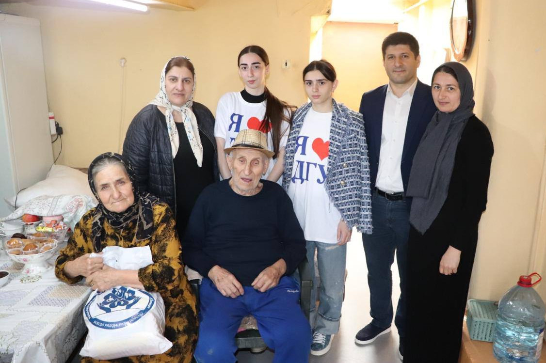 Благотворительная акция к Дню семьи совместно с волонтерами-студентами ДГУ