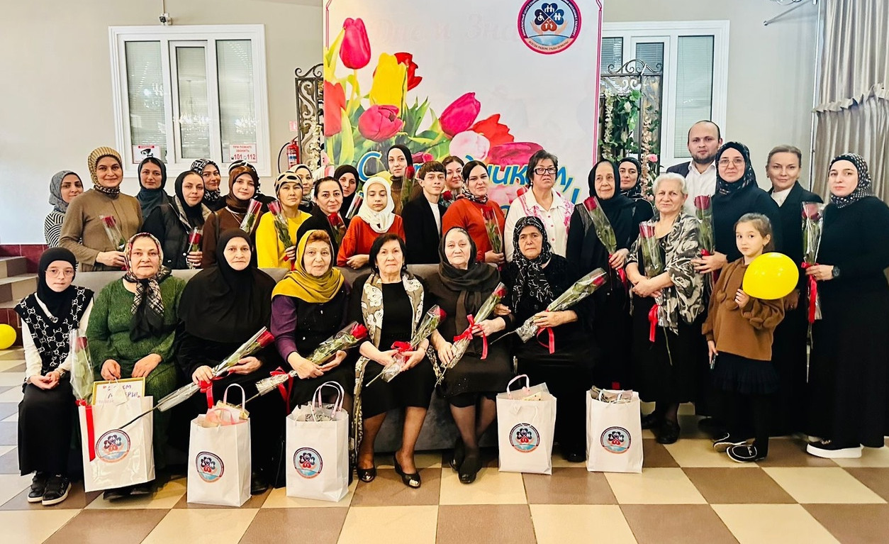 В рамках Года семьи в Комплексном центре по городу Хасавюрту состоялось мероприятие, приуроченное ко Дню матери.