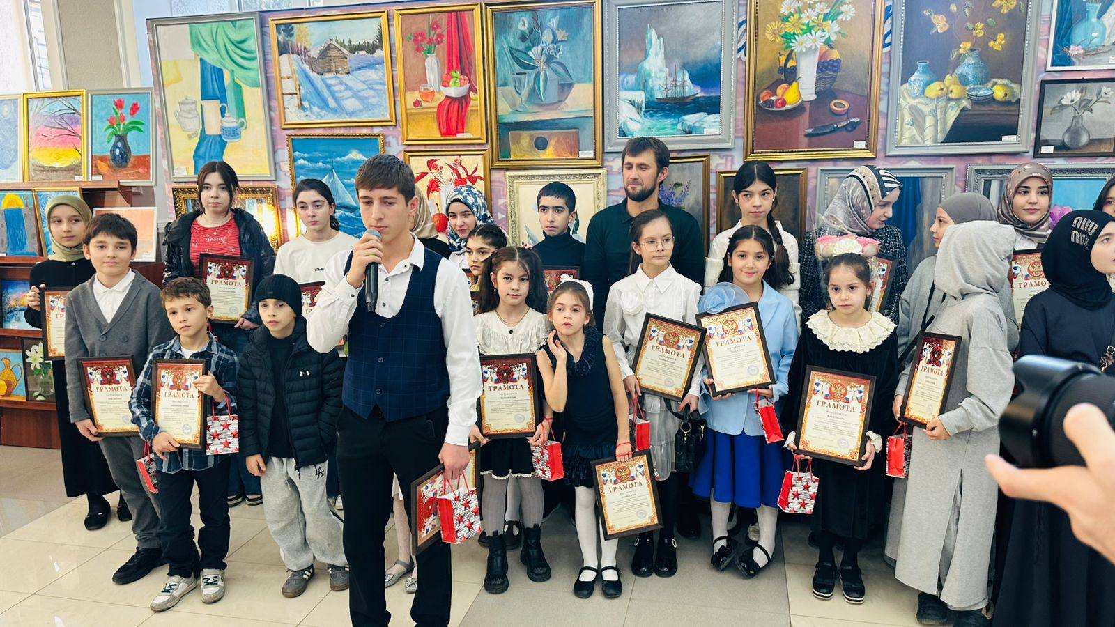 Посещение выставки «Хасавюртовская пастель»